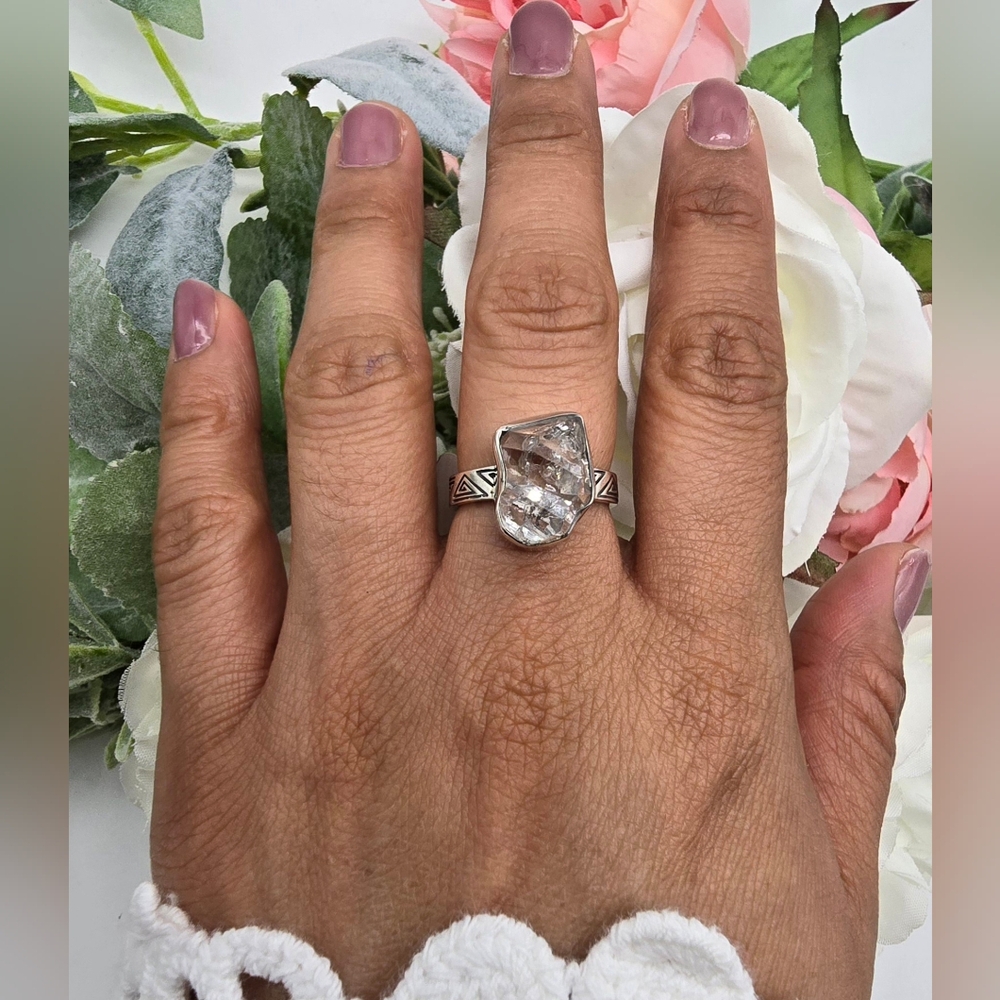 🥰 EMPOWERED RING - Picture 2 of 12